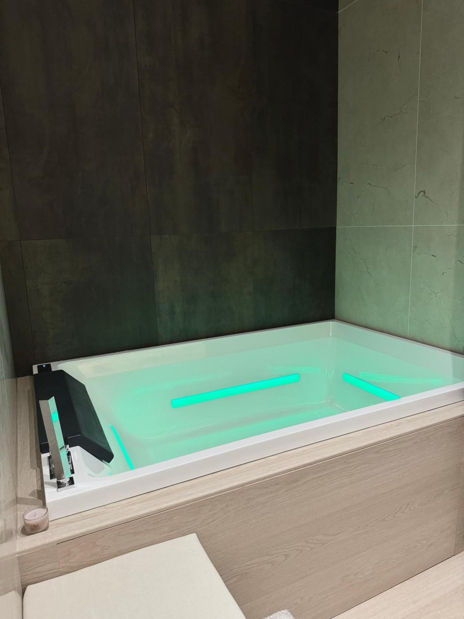 18Zero2 Luxury Rooms Bari Bagian luar foto